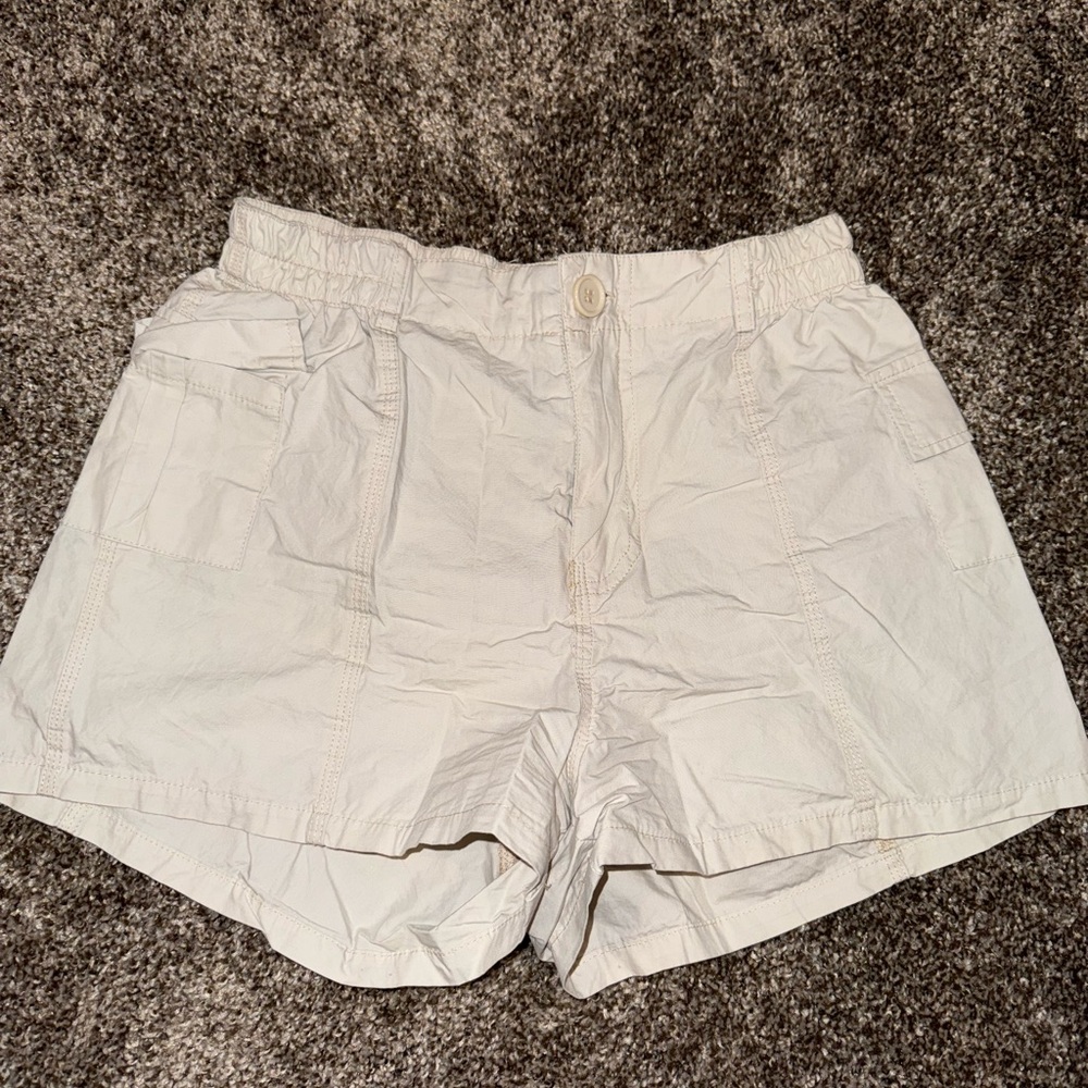 Women's Cream Cargo Shorts Size Medium